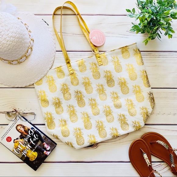 Handbags - 🎉 HOST PICK 🎉 Ivory & Gold Pineapple Beach Tote
